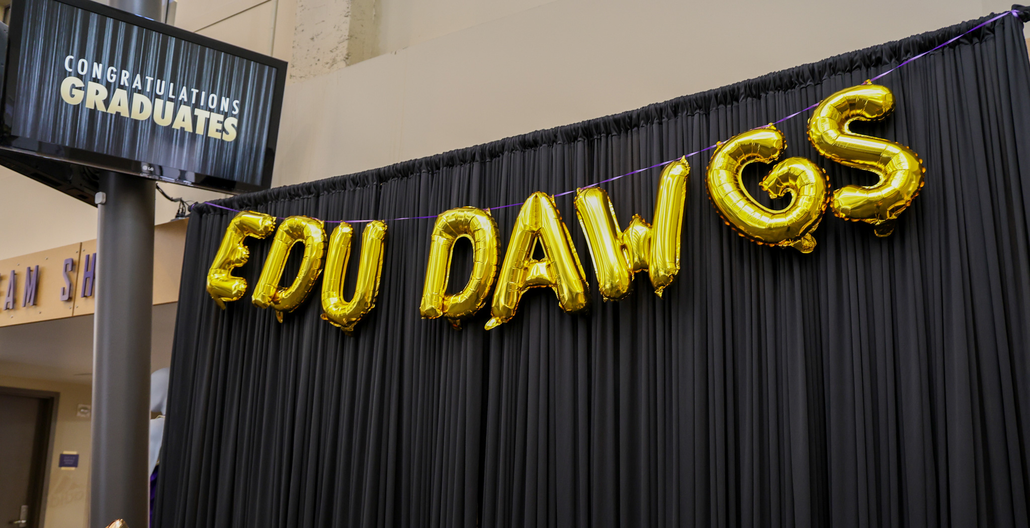 balloons that say edudawgs